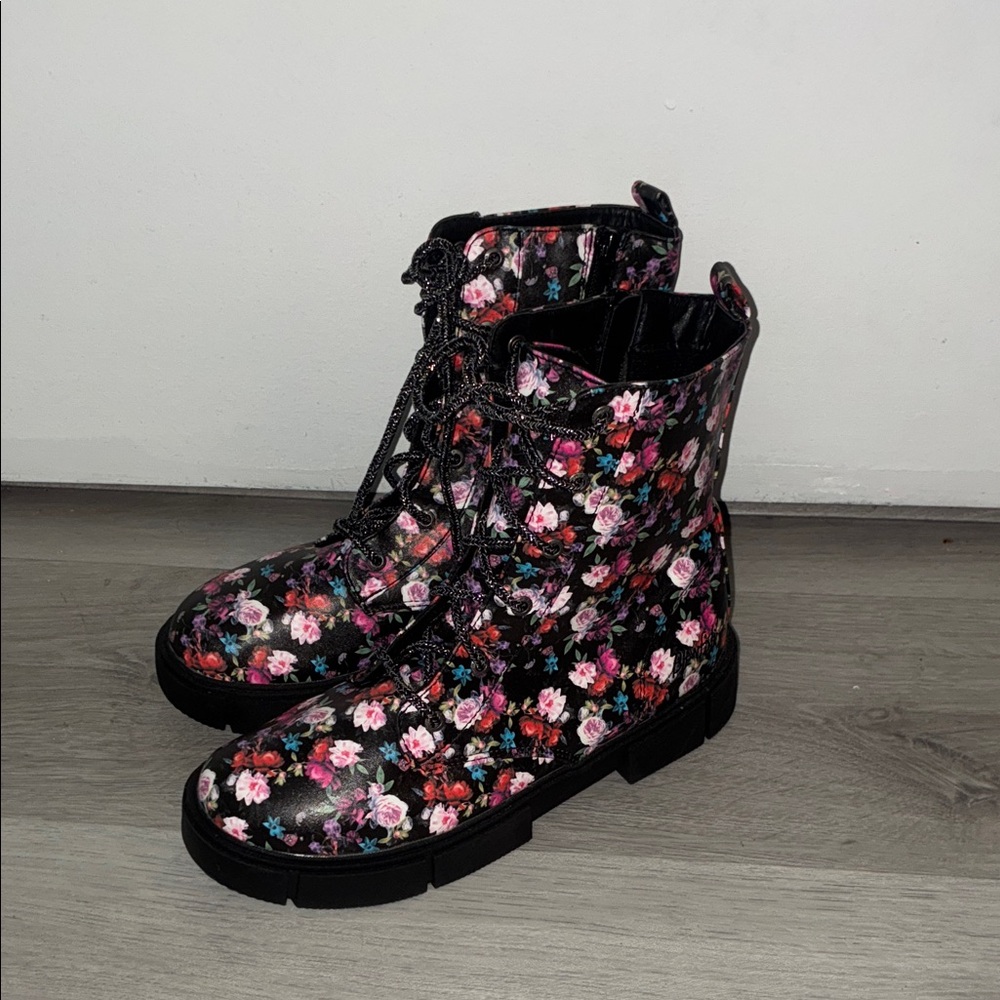 Blowfish Malibu Kids Floral Combat Boots – Girls Size 5 - Picture 3 of 6